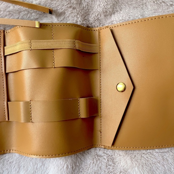 {NOT FOR SALE} Glass Ladder and Co Katherine Tech Organizer Roll - Picture 9 of 11